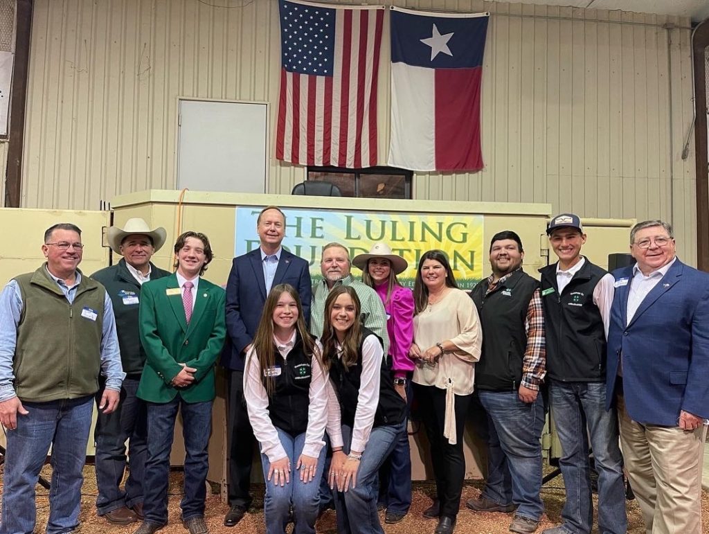 Guadalupe County Agents, 4-Hers with AgriLife Director Avery